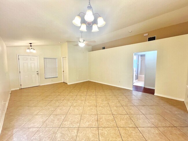 Foto del edificio - Stunning 3BD/2BTH Home in Wilderness Lake ...