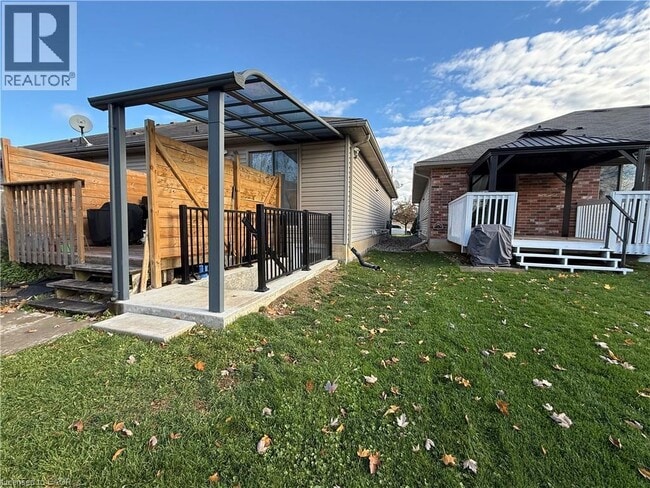 Building Photo - 25 Mohawk St