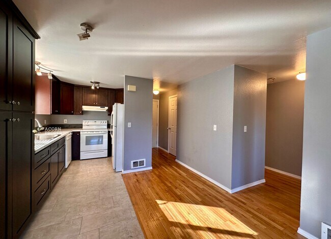 Foto del edificio - 537 NE Ellis Way