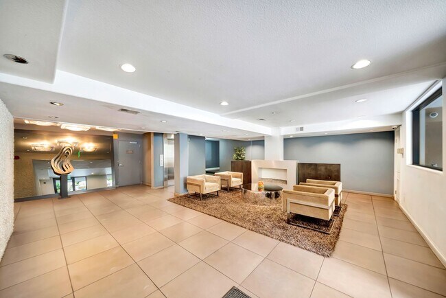 Building Photo - 141 S Clark Dr