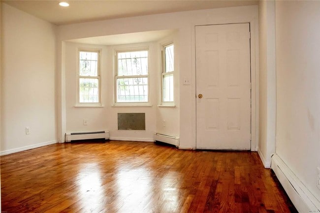 Building Photo - 339 Elton St