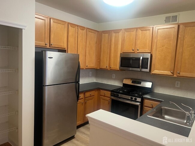 Building Photo - 2 Samuel Cir