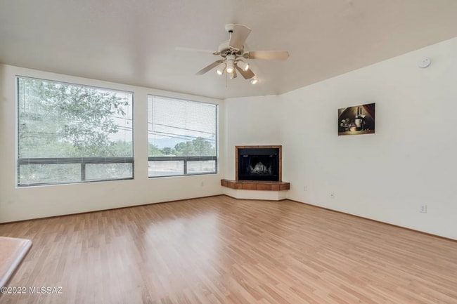 Building Photo - Fairway Terrace Townhome 2br/2bath Bedroom...