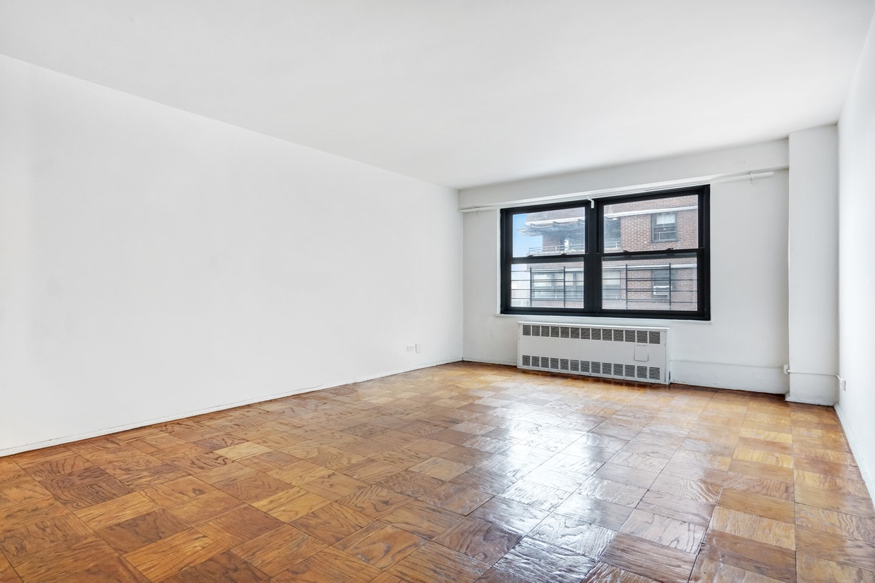 Primary Photo - 415 Grand St