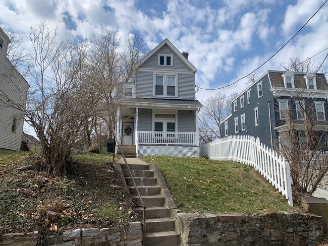 Front of house from Newton Ave. - 3607 Newton Ave House