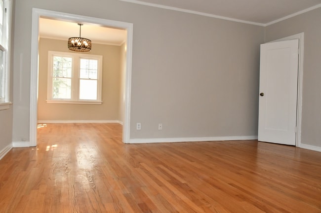 Foto del edificio - 1834 Normandie Ave