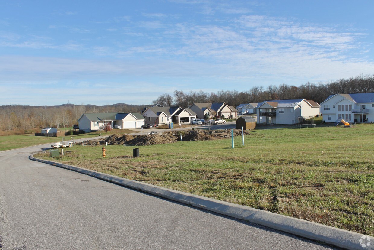 Primary Photo - 636-650 Palisades Dr
