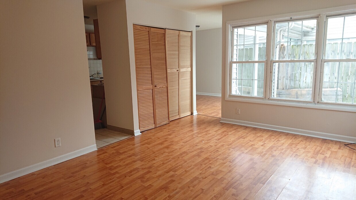 Primary Photo - 7O S Fernwood Dr