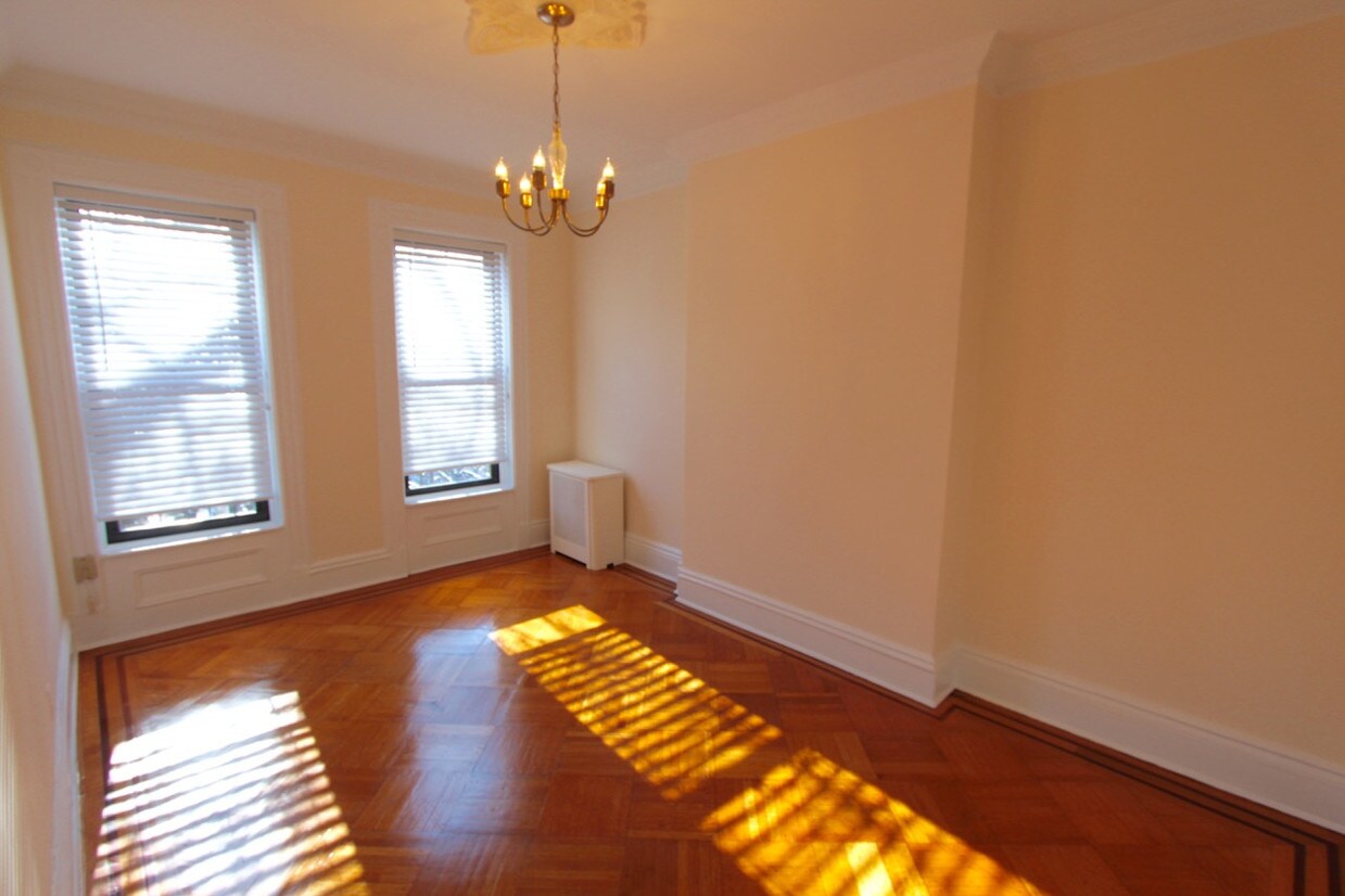 Building Photo - 366 9th St