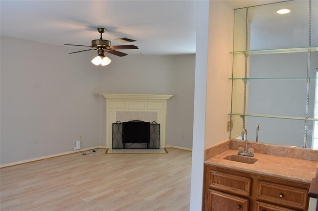 Building Photo - 814 Knox St