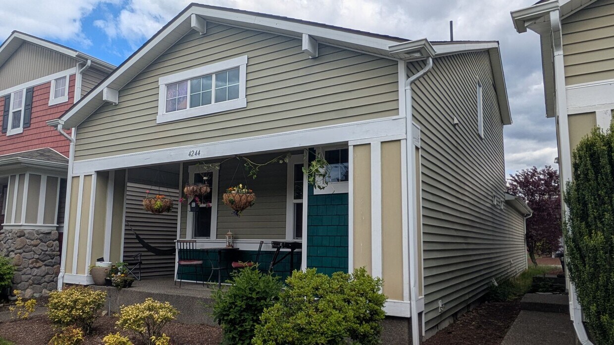 Foto principal - 4244 Edgewater Blvd NE