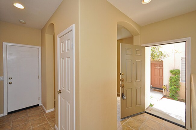 Foto del edificio - Stunning 3 Bedroom Condo in San Marcos wit...