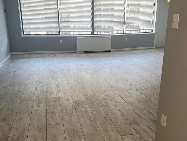 Foto del edificio - 3705 S George Mason Dr