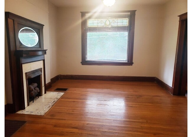 Building Photo - 3204 Bishop St