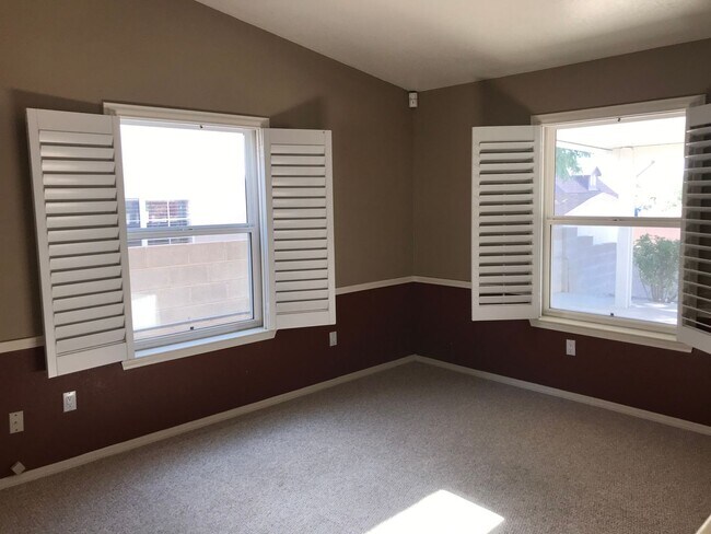 Foto del edificio - 3 bed 2 full bath