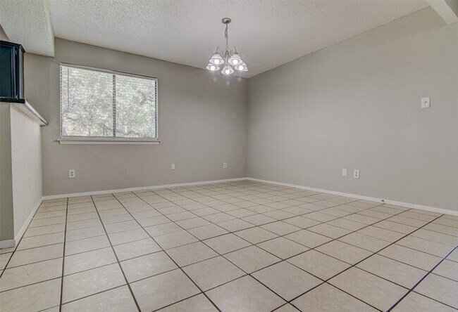 Building Photo - 402 Creek Cove