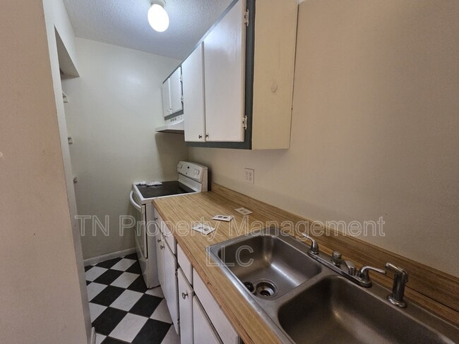 Building Photo - 202 Rue Basin