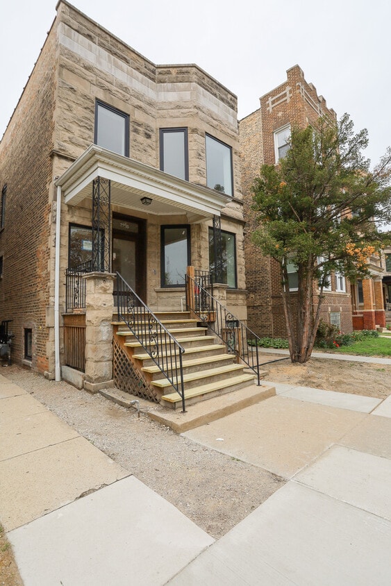 Foto principal - 2230 W Wilson Ave