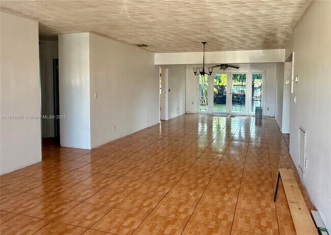 Foto del edificio - 7340 Allen Dr