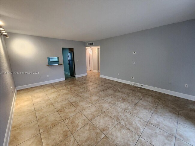 Building Photo - 7713 N Kendall Dr