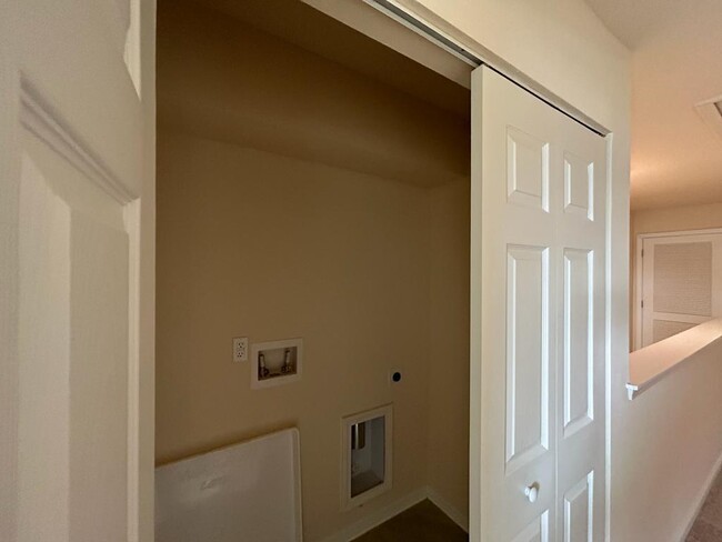 Building Photo - 96 Whispering Brk Dr