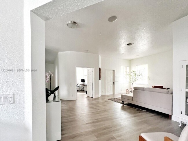 Foto del edificio - 1901 Cedar Ct