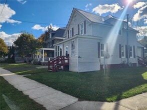 Building Photo - 1202 Huntington St