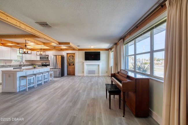 Foto del edificio - 3041 N Oleander Ave