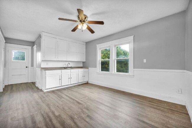Building Photo - Newly renovated 4 bedroom HALF OFF MAY RENT