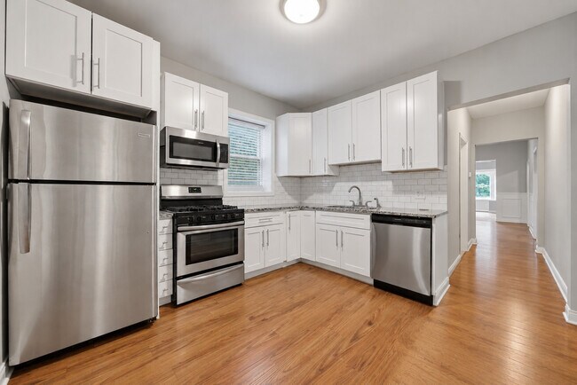 Foto del edificio - 5039 W Cullom Ave