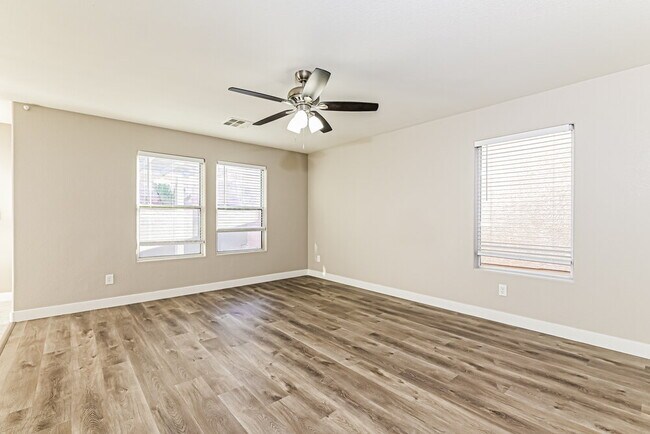 Foto del edificio - 217 Bella Matese Ave