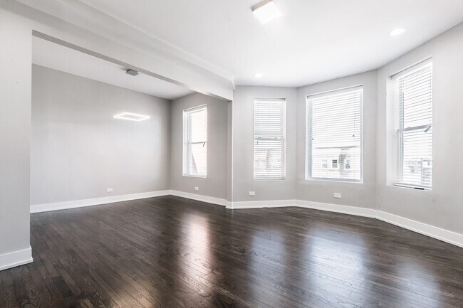Foto del edificio - 4552 S Indiana Ave