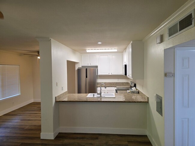 Foto del edificio - Newly renovated with new appliances 3 bedr...