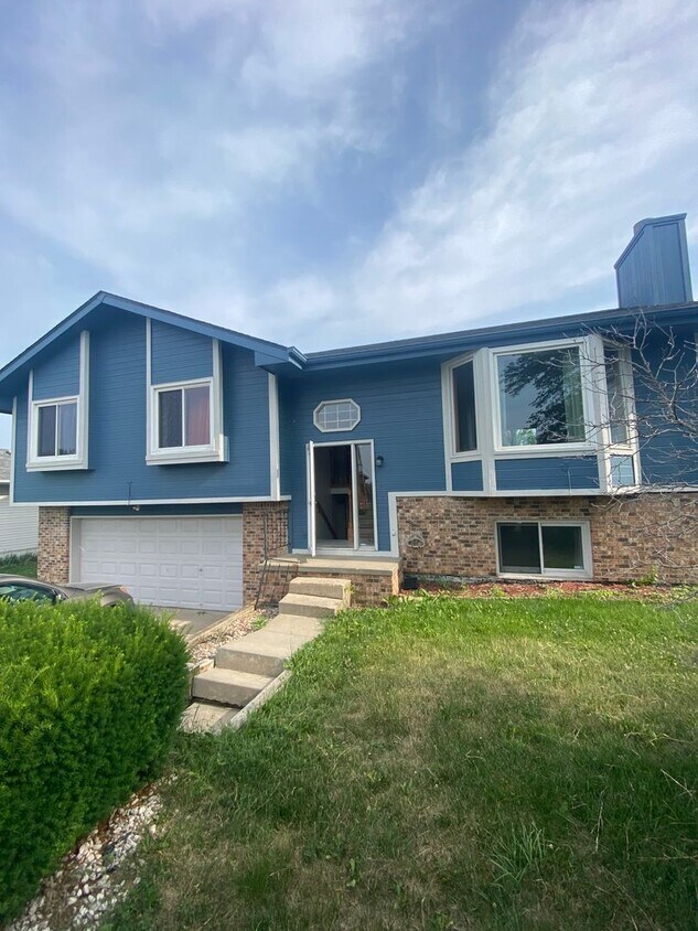 Foto principal - 4-Bedroom Plattsmouth Home with Lake Access!!