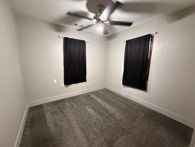 Foto del edificio - 2865 NE Norwood Ln