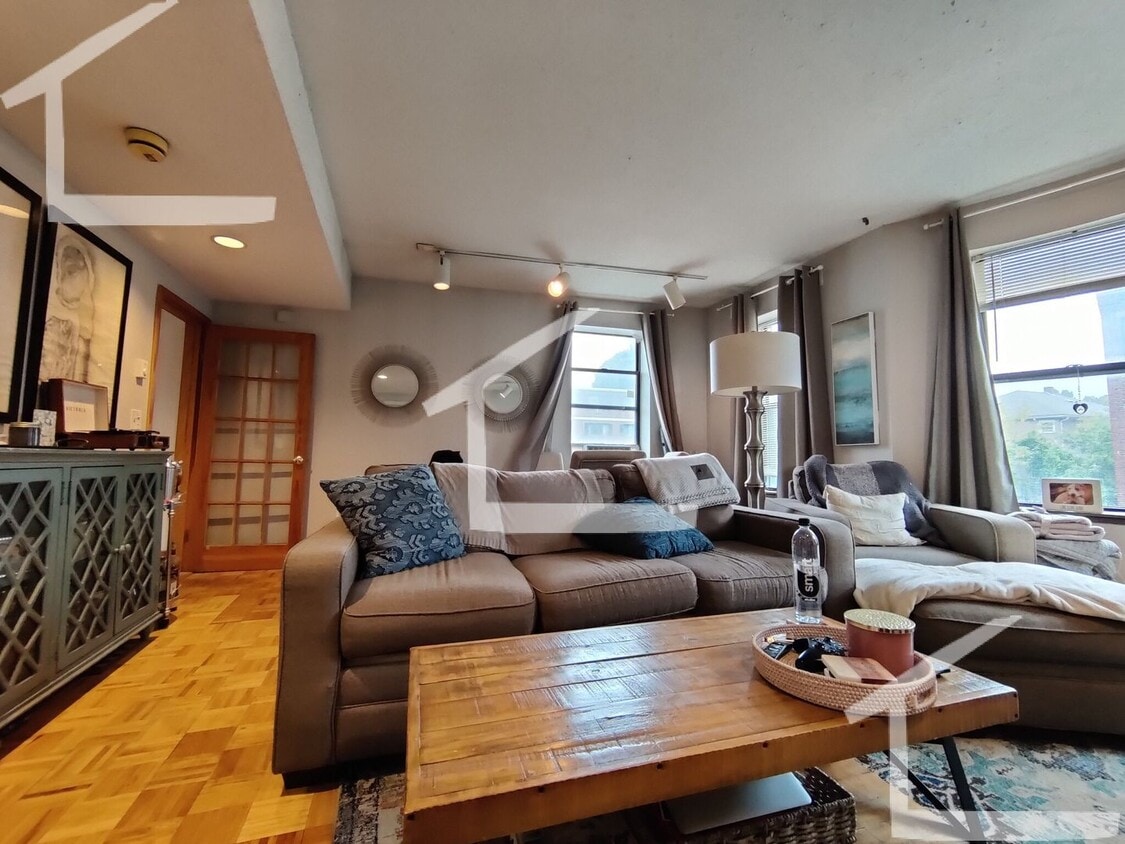 Foto principal - Nicely renovated condo quality 1 bed in Br...