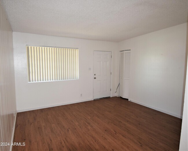 Building Photo - 123 Hardy Dr