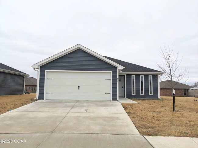 Building Photo - 604 Short Leaf