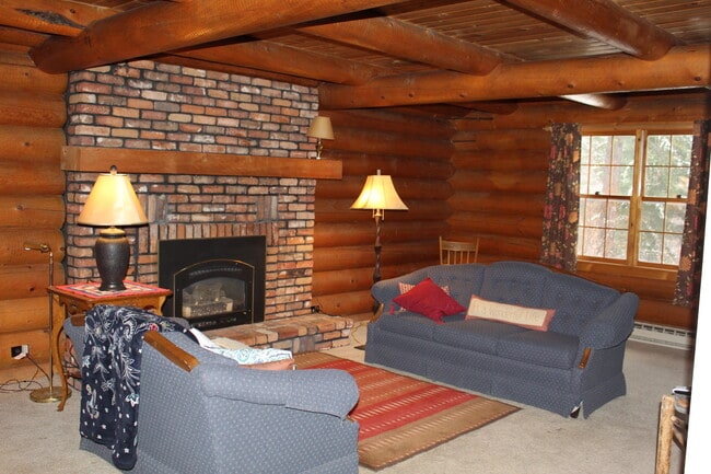 Building Photo - 502 Snowberry Ln