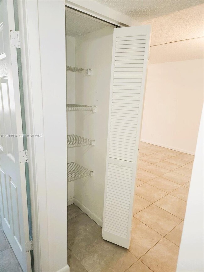 Foto del edificio - 11453 NW 39th Ct