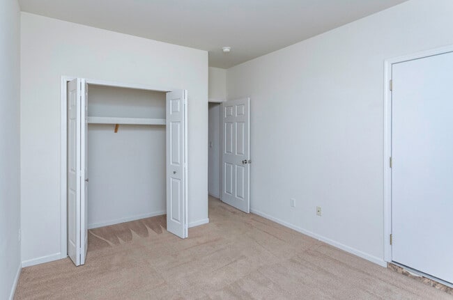 Building Photo - Towne Center Flats - 45517 Revere Dr.