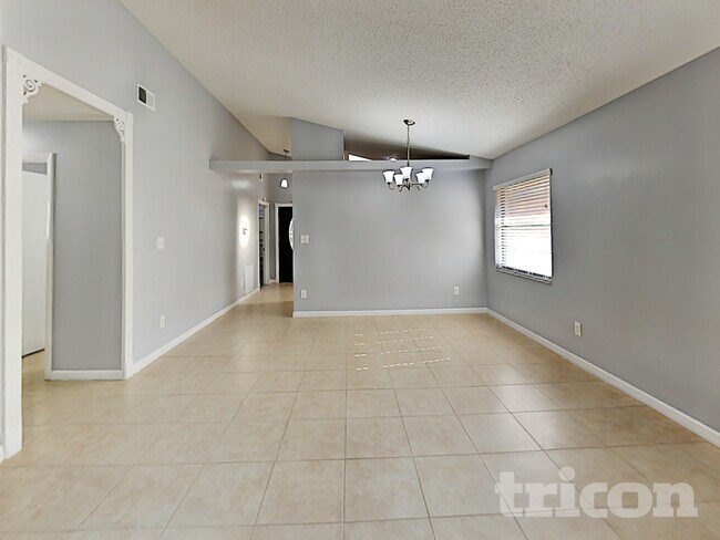 Foto del edificio - 4729 Suntree Blvd