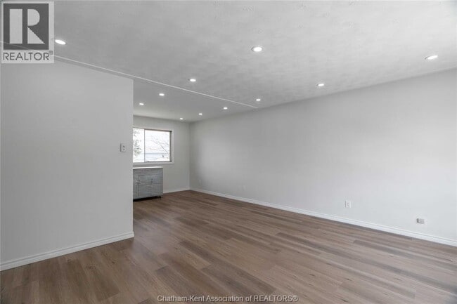 Building Photo - 39 Alden St