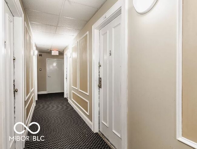 Building Photo - 230 E 9th St