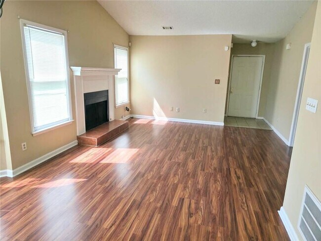 Building Photo - 8020 Woodlake Dr