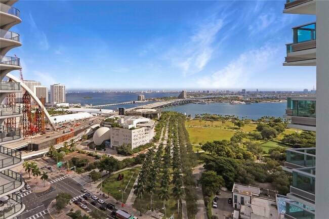 Building Photo - 900 Biscayne Blvd