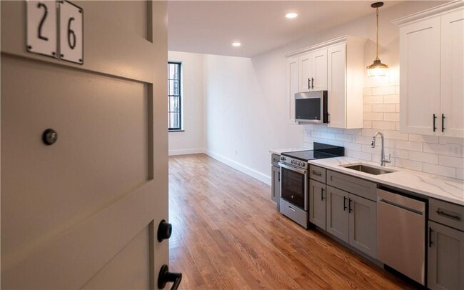 Foto del edificio - 15 Cranston Ave