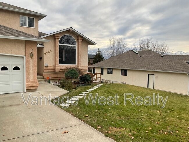 Building Photo - 2205 Majoros Rd