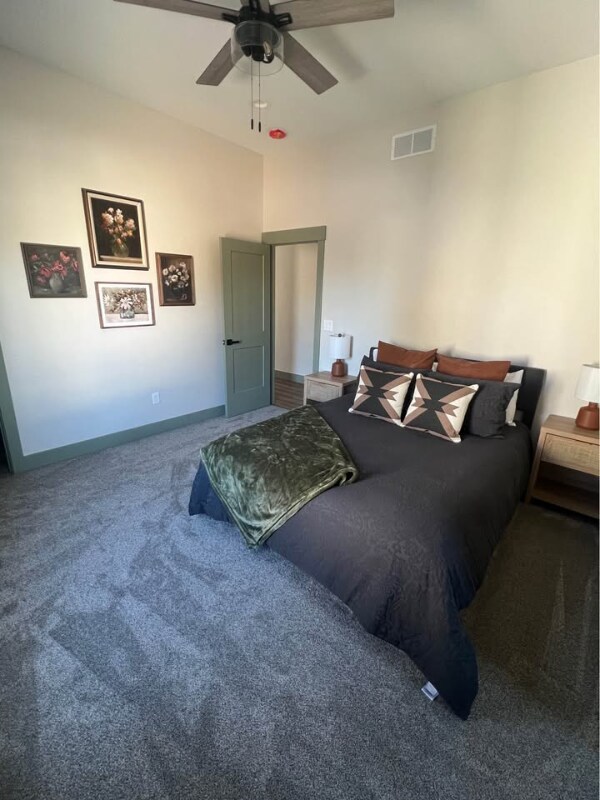 Foto del edificio - 422 W 18th St