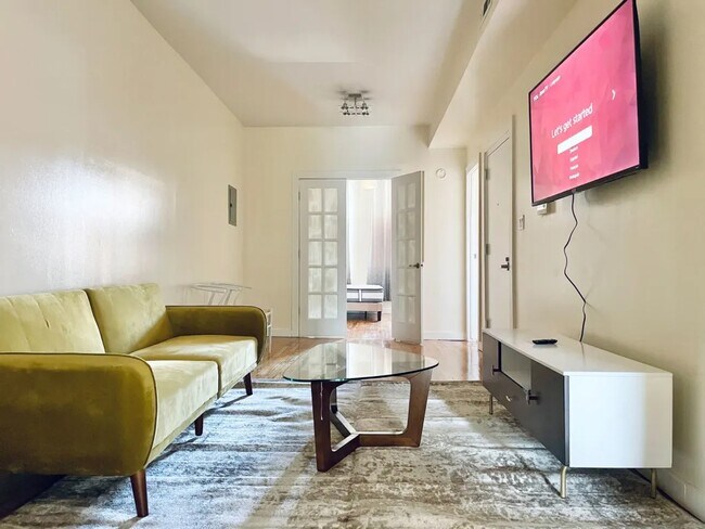 Foto del edificio - Furnished room/NOT APARTMENT